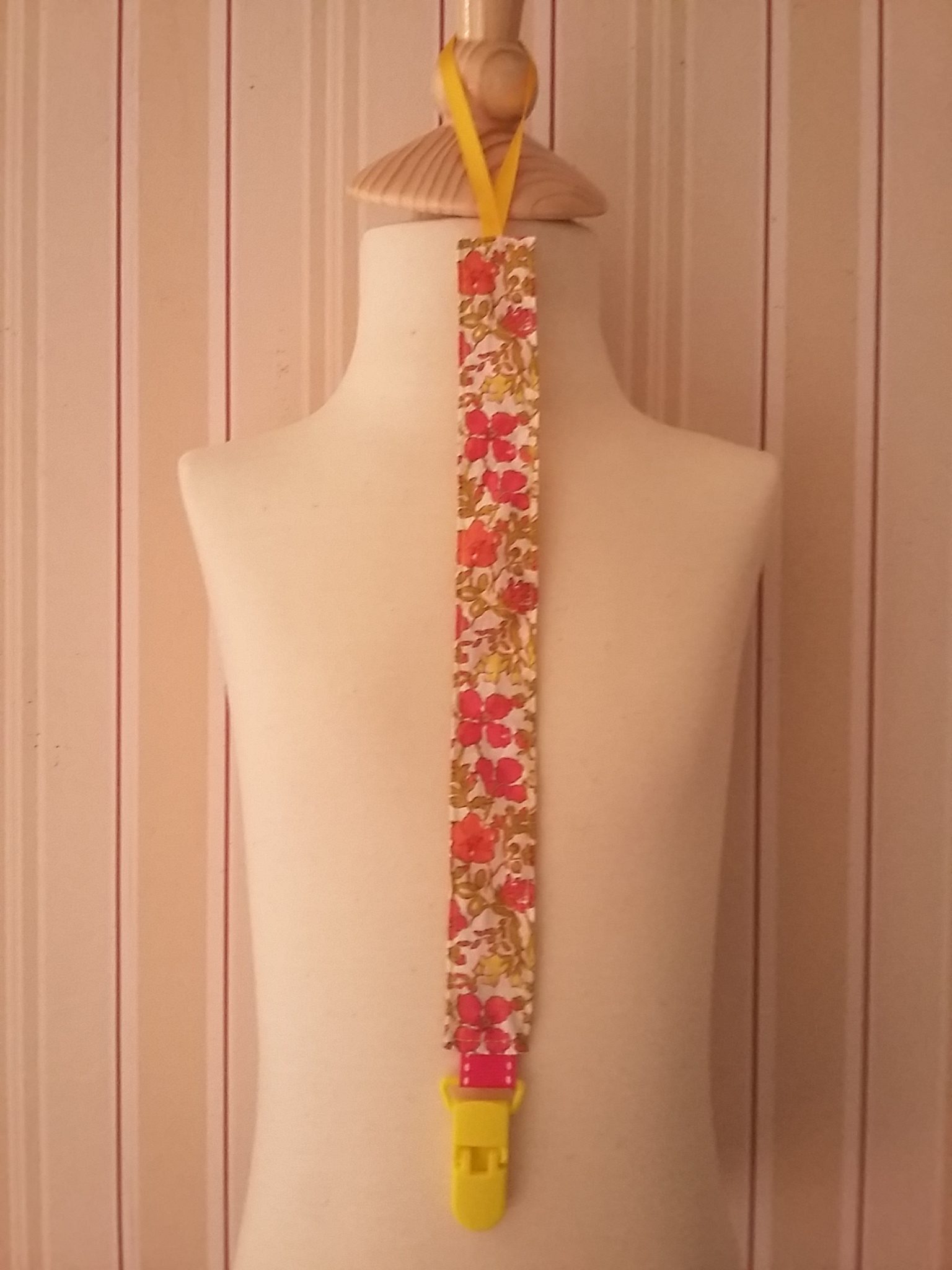 Attache-tétine Liberty Meadow rose et jaune 9 €