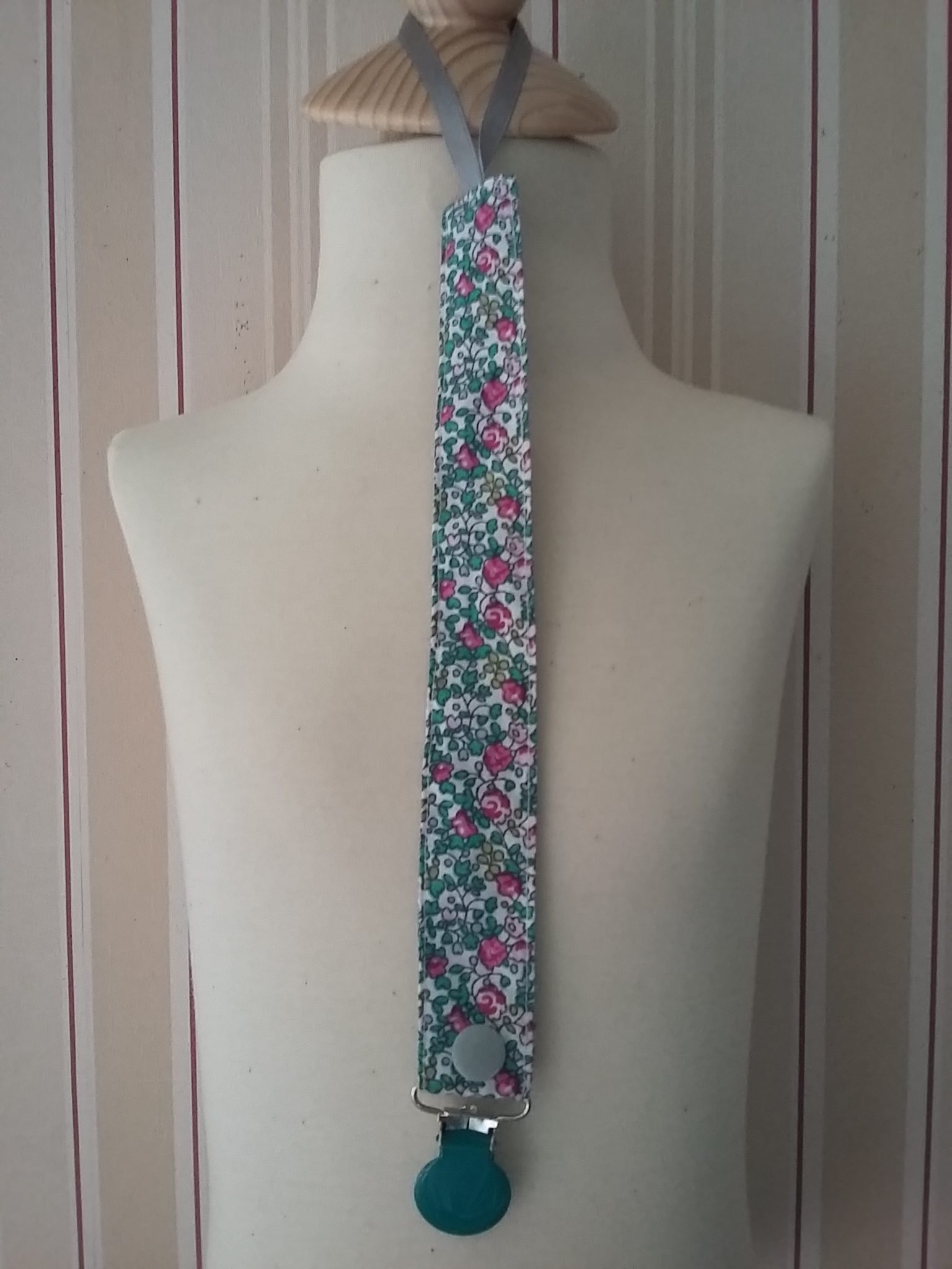 Attache-tétine Liberty Eloise vert et rose 9 €