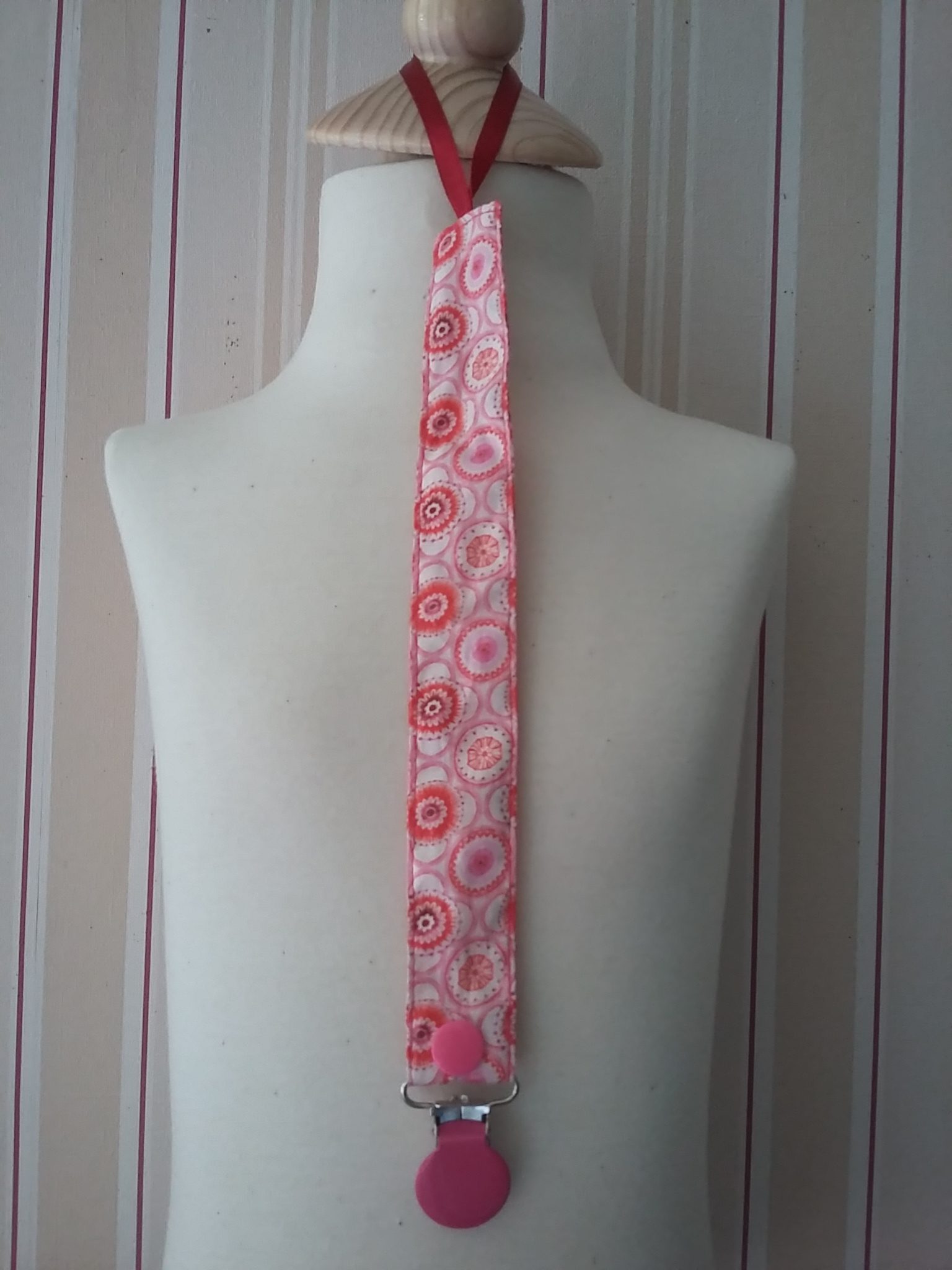 Attache-tétine Liberty Maddock rose 9 €