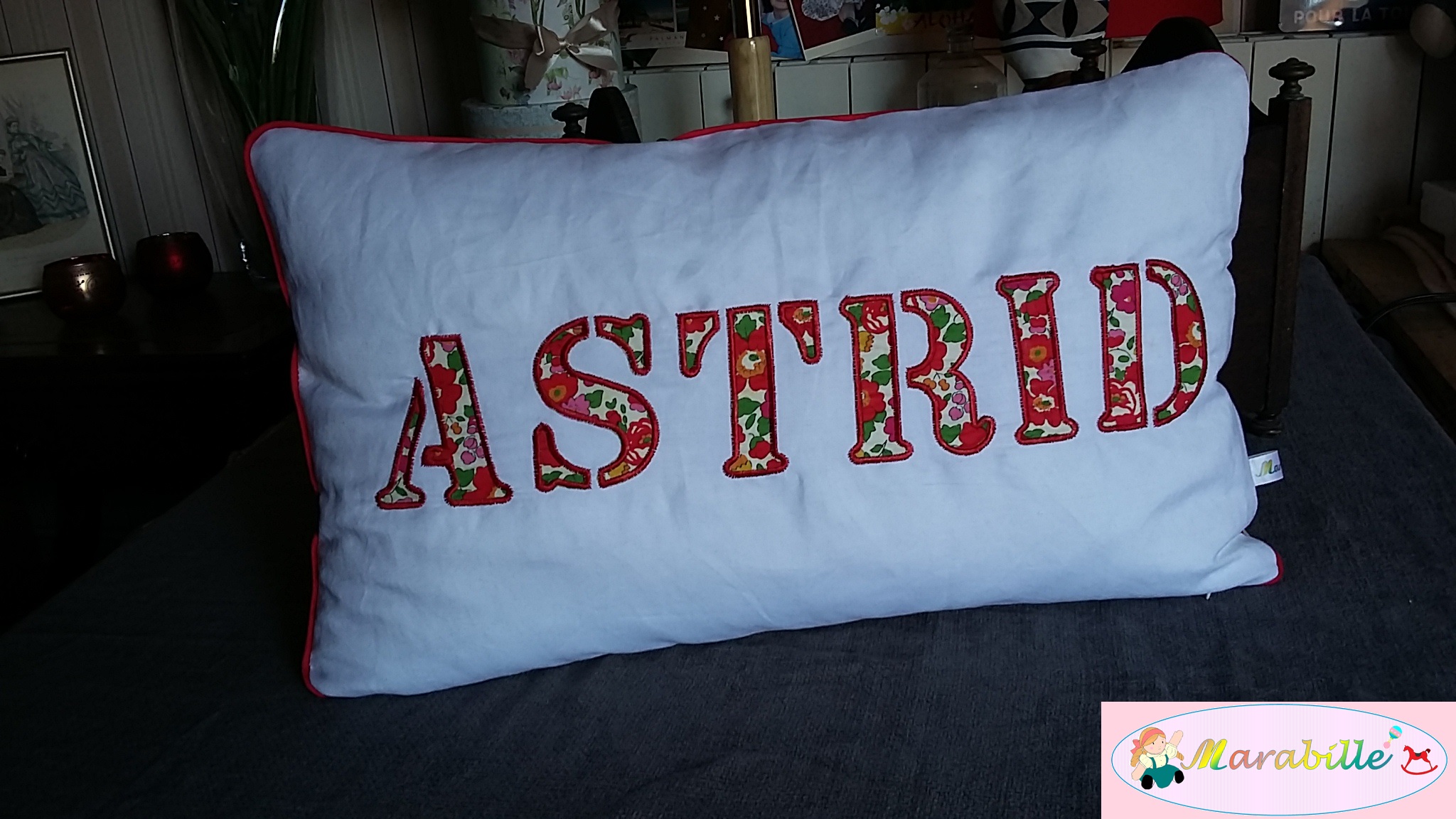 Modèle coussin personnalisé avec appliqué prénom, sur commande